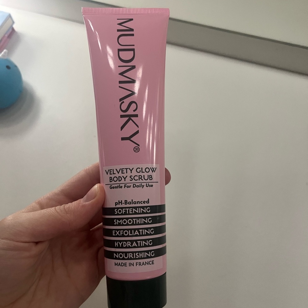Mudmasky Velvety Glow Body Scrub - Soft Pink